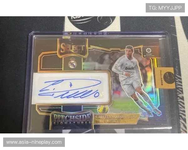 C罗签字足球卡高分评级揭秘收藏价值及市场趋势分析