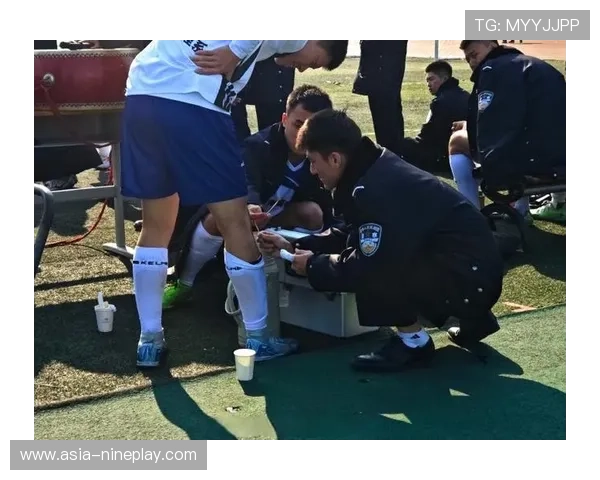 从球场到荧幕揭秘足球球星第一视角体验挑战